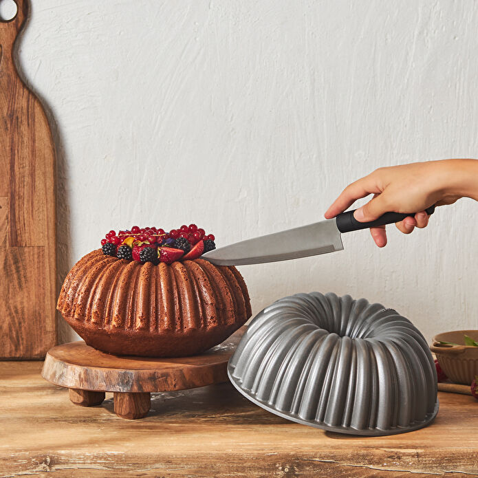 Karaca Cake Pro Fluted Cast Aluminium Bundt Cake Tin - Anthracite